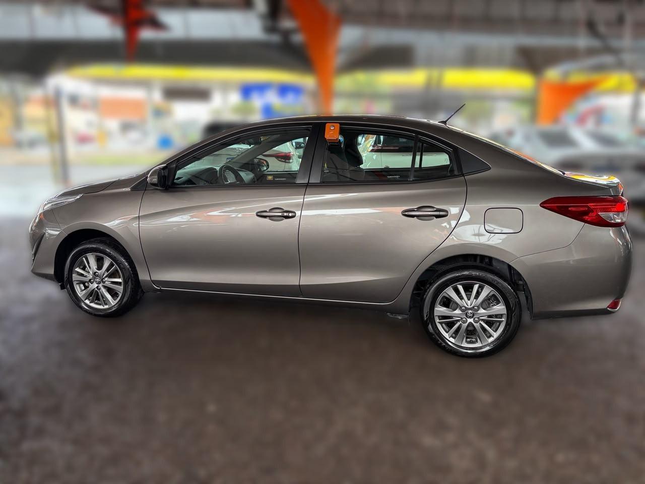 TOYOTA Yaris Sedan - Foto