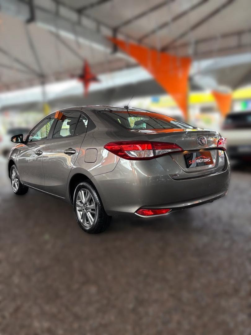 TOYOTA Yaris Sedan - Foto