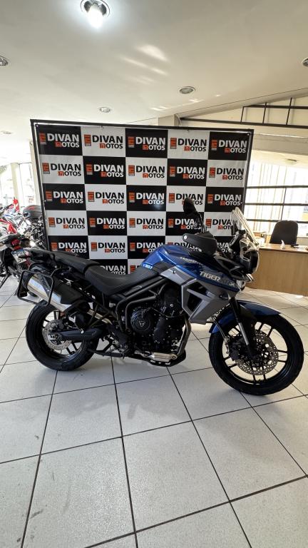TRIUMPH Tiger 800