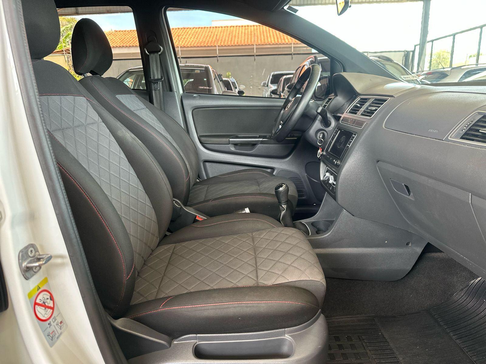 VOLKSWAGEN Fox - Foto