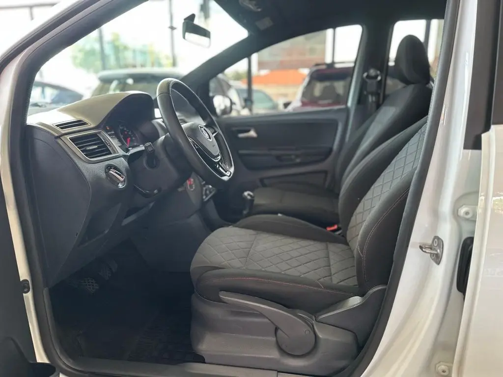 VOLKSWAGEN Fox - Foto