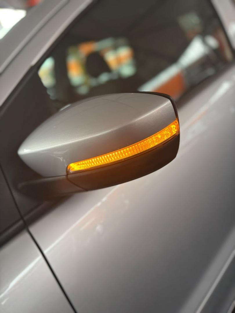 VOLKSWAGEN Fox - Foto