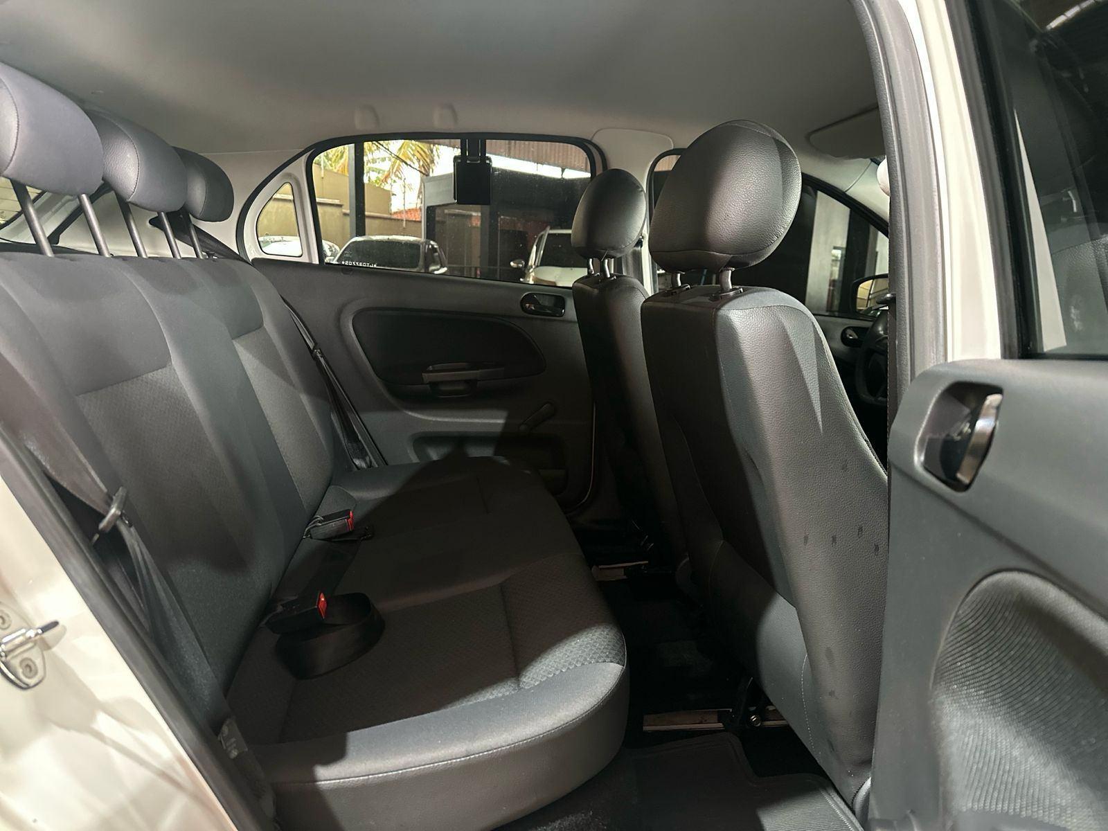 VOLKSWAGEN Gol - Foto