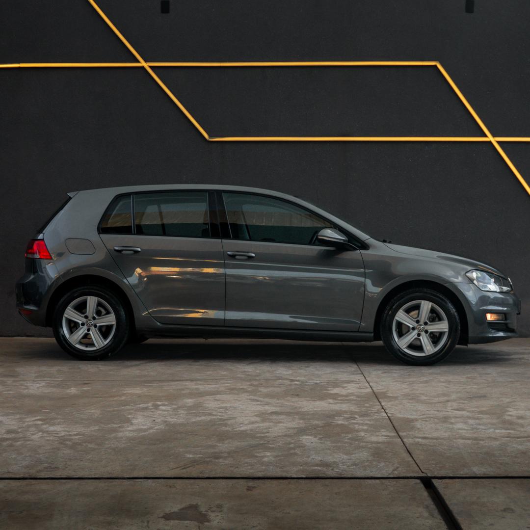 VOLKSWAGEN Golf - Foto