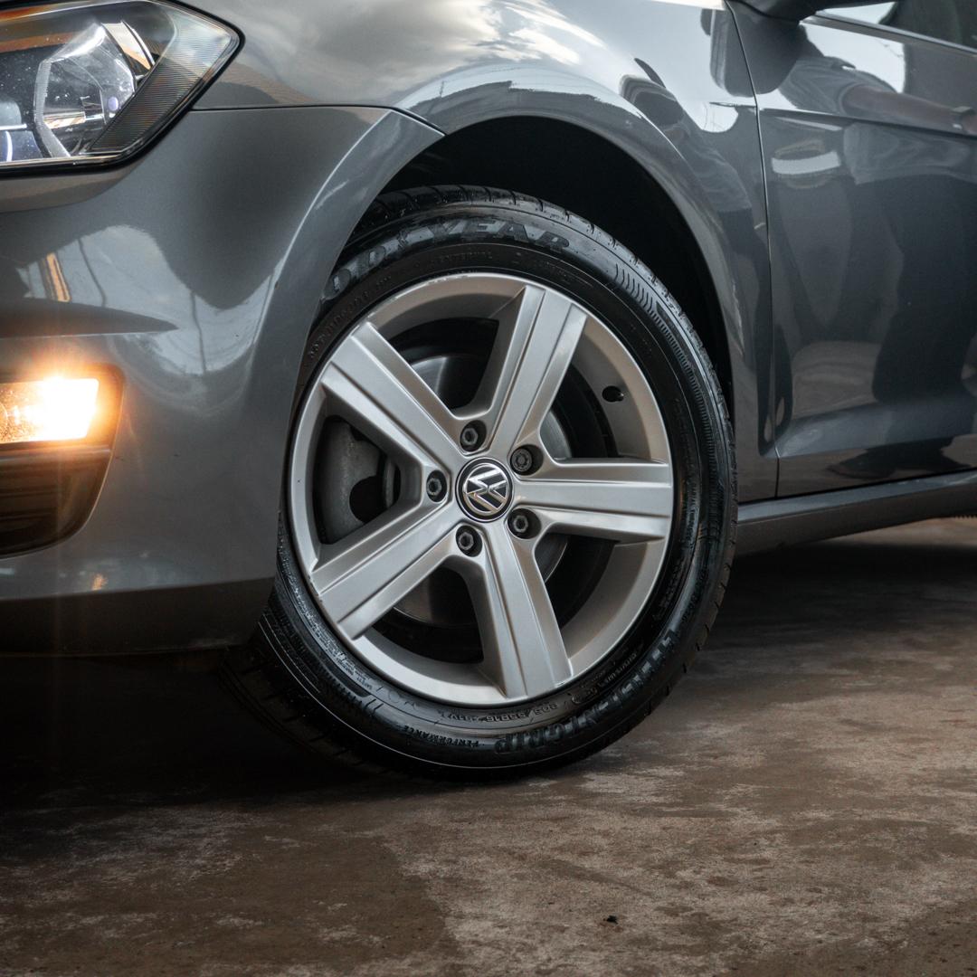 VOLKSWAGEN Golf - Foto