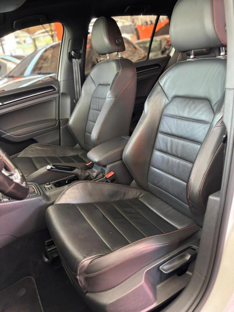 VOLKSWAGEN Golf - Foto