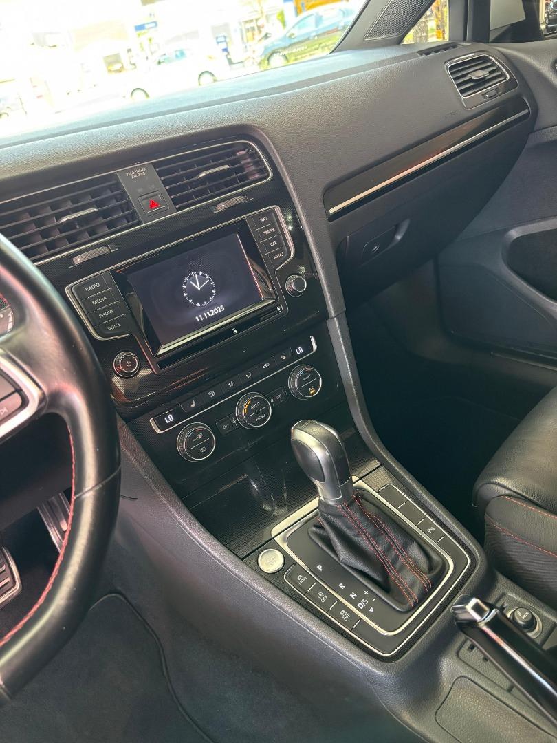 VOLKSWAGEN Golf - Foto