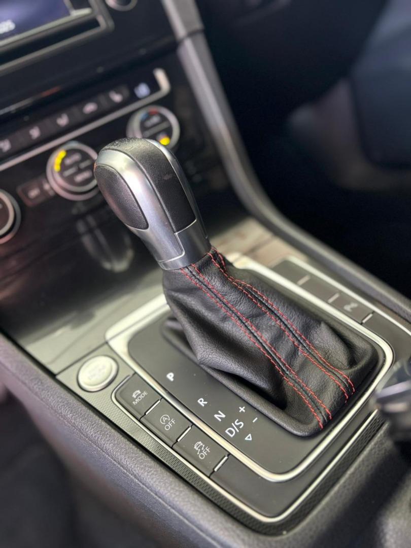 VOLKSWAGEN Golf - Foto