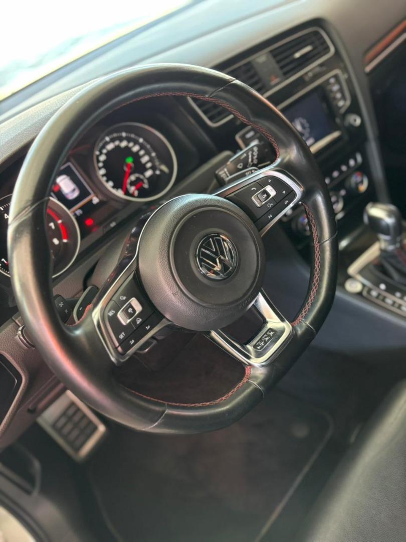 VOLKSWAGEN Golf - Foto