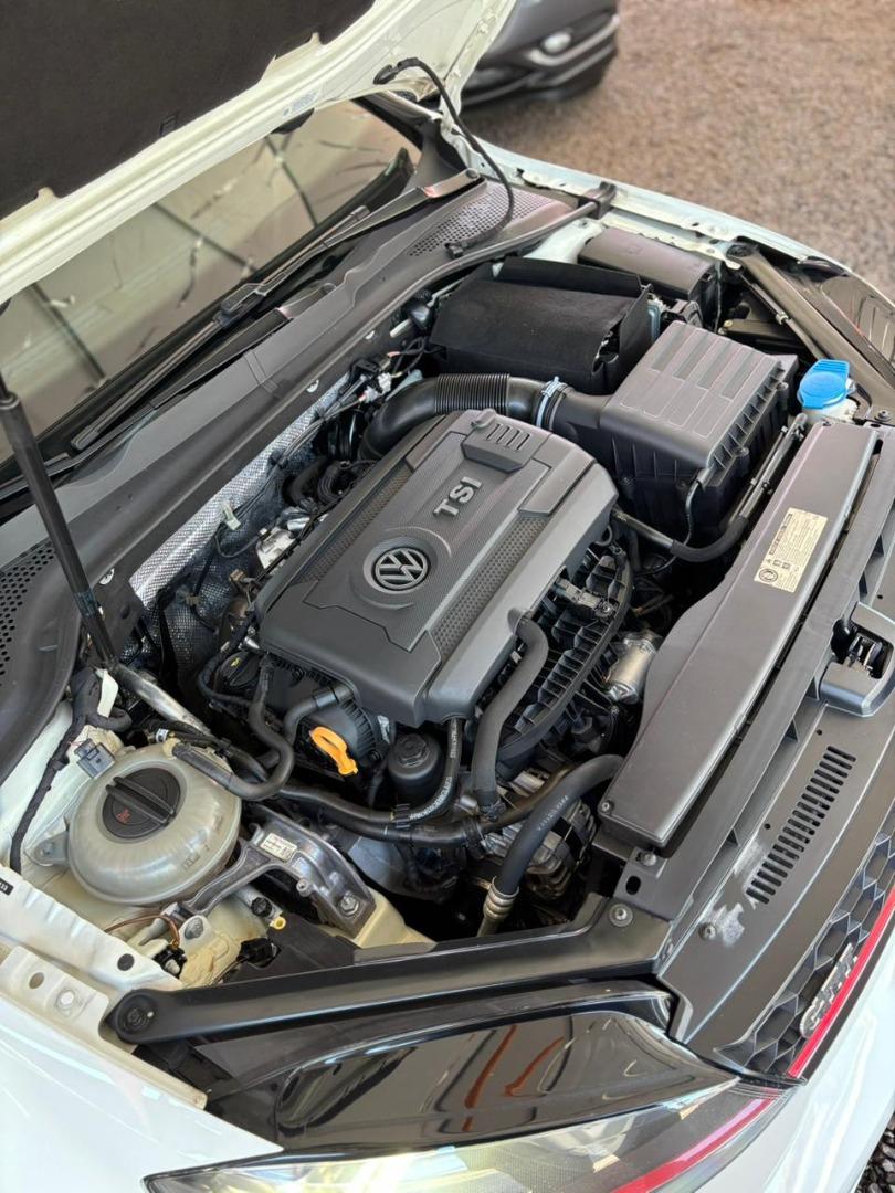 VOLKSWAGEN Golf - Foto