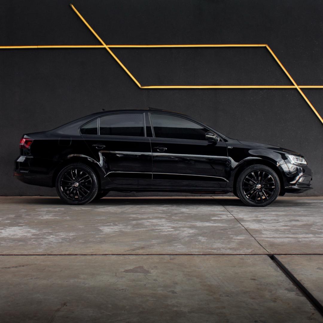 VOLKSWAGEN Jetta - Foto