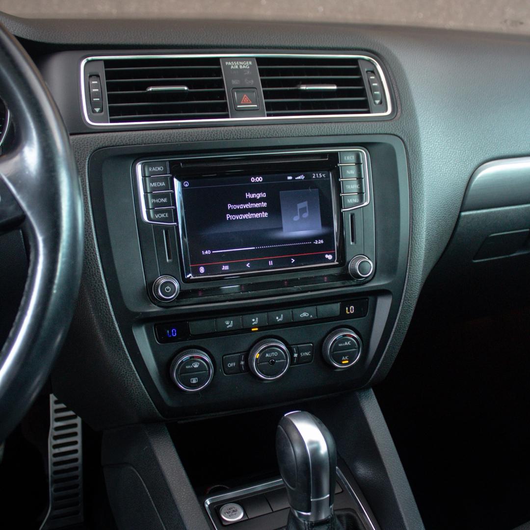 VOLKSWAGEN Jetta - Foto