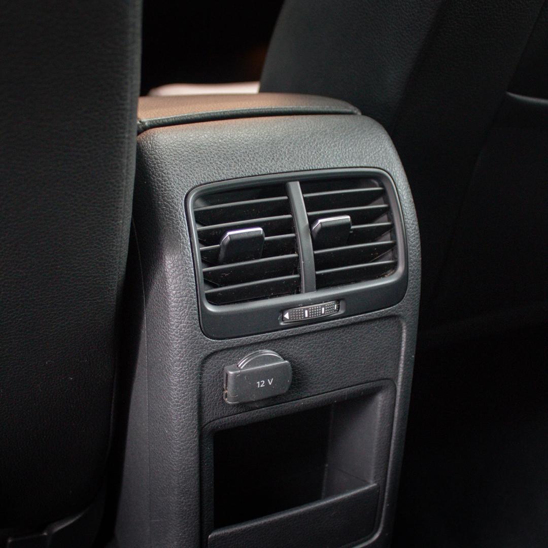 VOLKSWAGEN Jetta - Foto