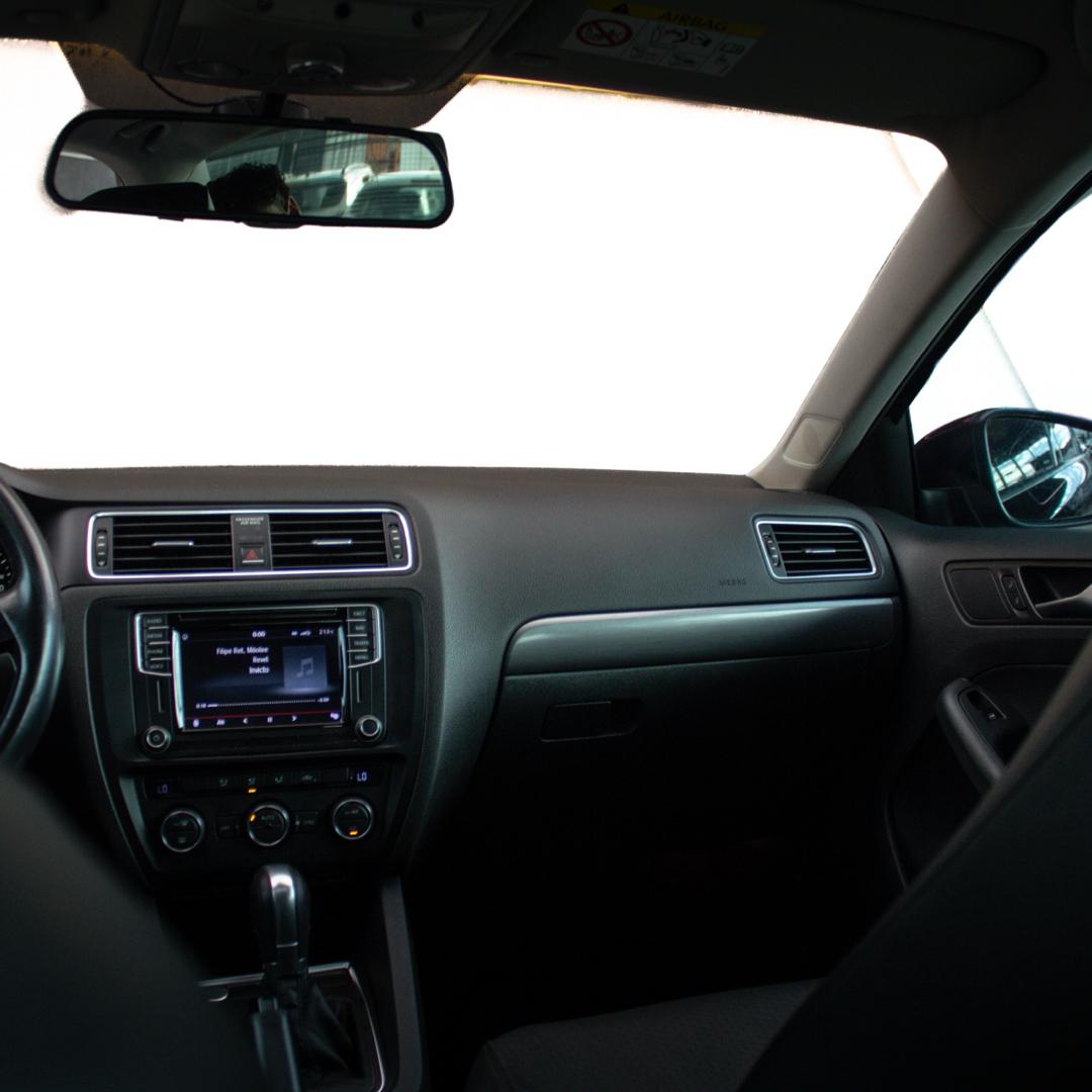 VOLKSWAGEN Jetta - Foto