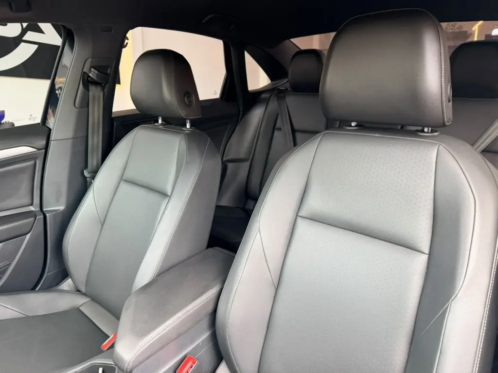 VOLKSWAGEN Jetta - Foto