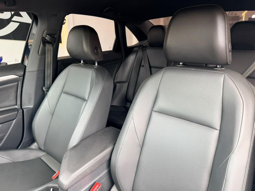 VOLKSWAGEN Jetta - Foto