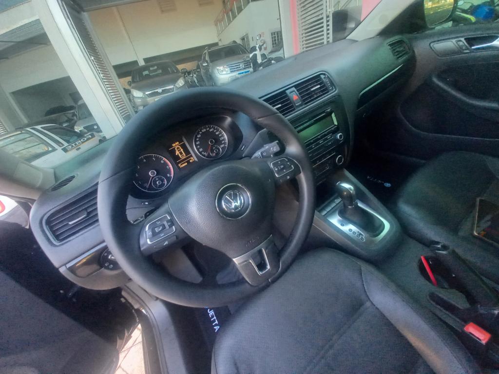 VOLKSWAGEN Jetta - Foto