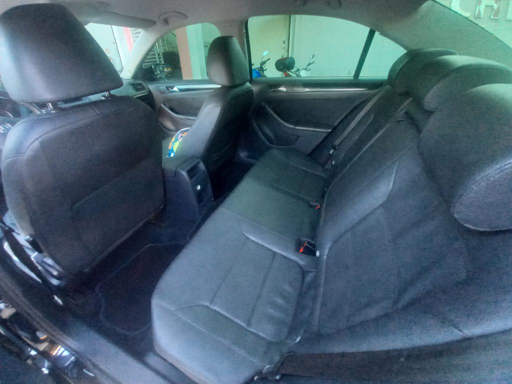 VOLKSWAGEN Jetta - Foto