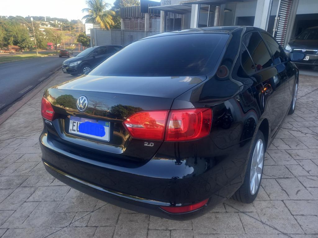 VOLKSWAGEN Jetta - Foto