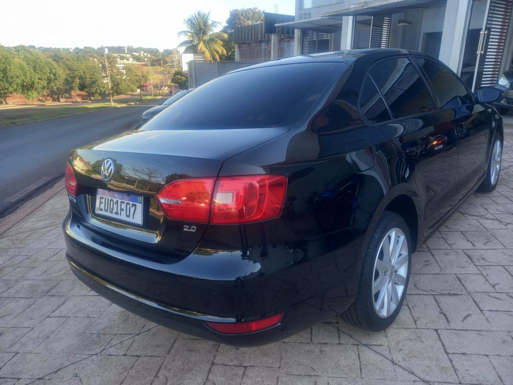 VOLKSWAGEN Jetta - Foto