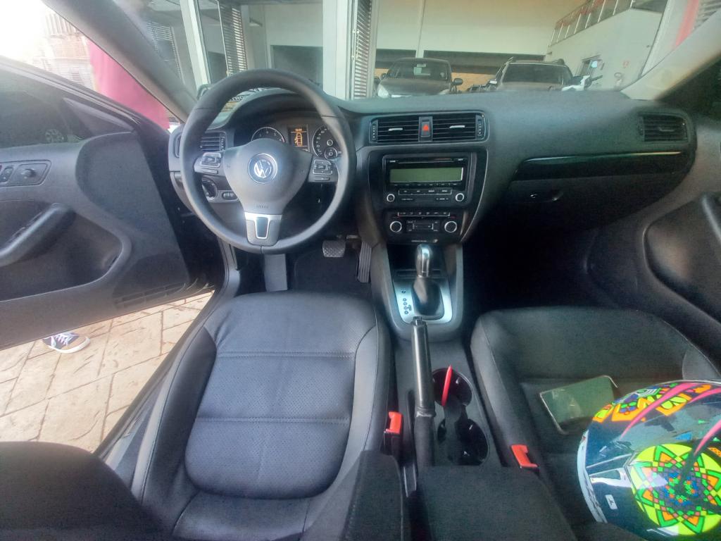 VOLKSWAGEN Jetta - Foto