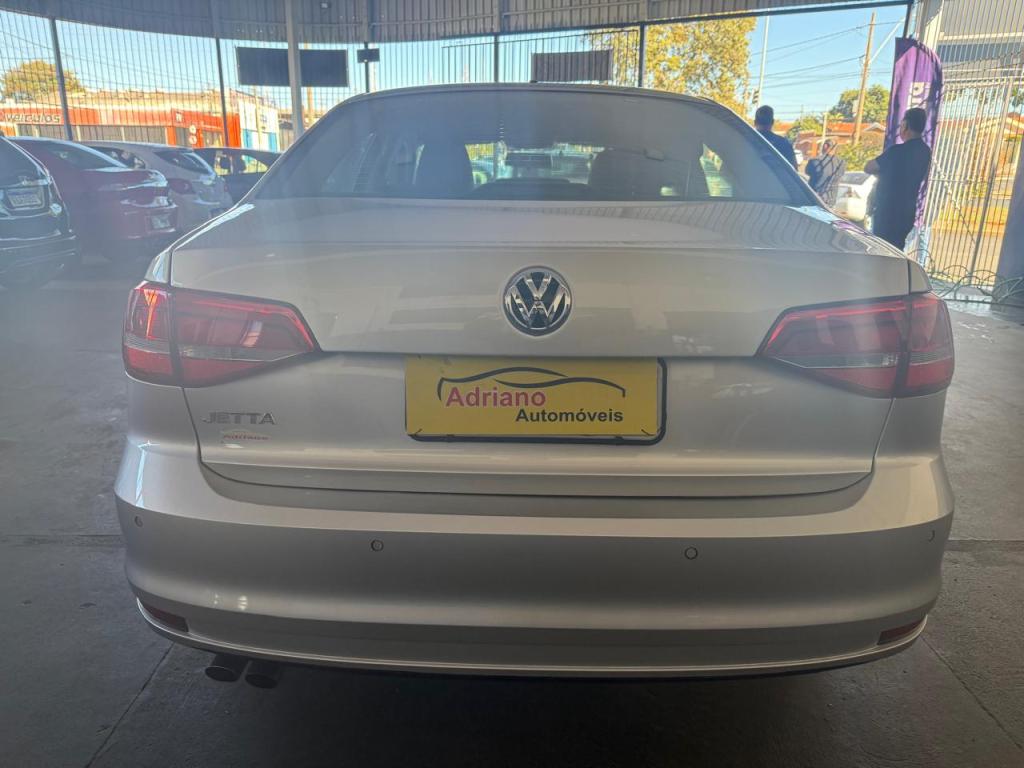 VOLKSWAGEN Jetta - Foto