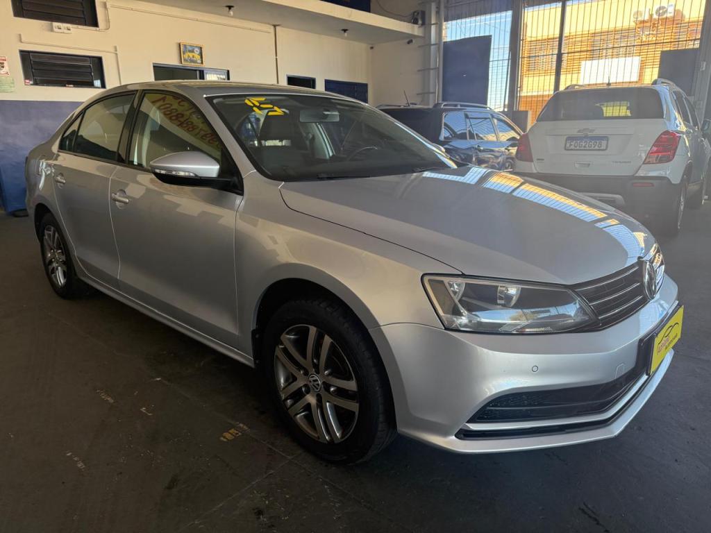 VOLKSWAGEN Jetta - Foto