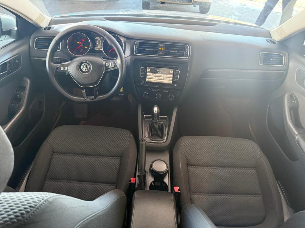 VOLKSWAGEN Jetta - Foto