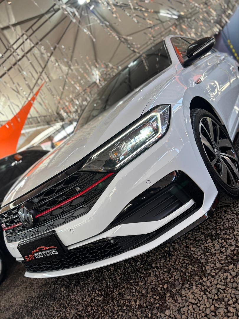 VOLKSWAGEN Jetta - Foto