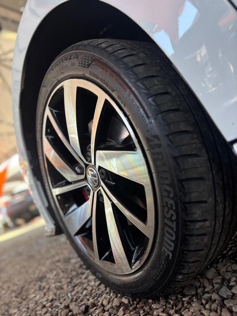 VOLKSWAGEN Jetta - Foto