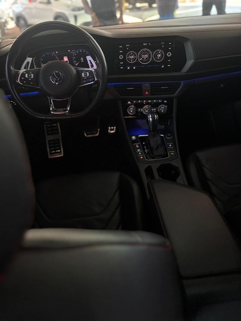 VOLKSWAGEN Jetta - Foto