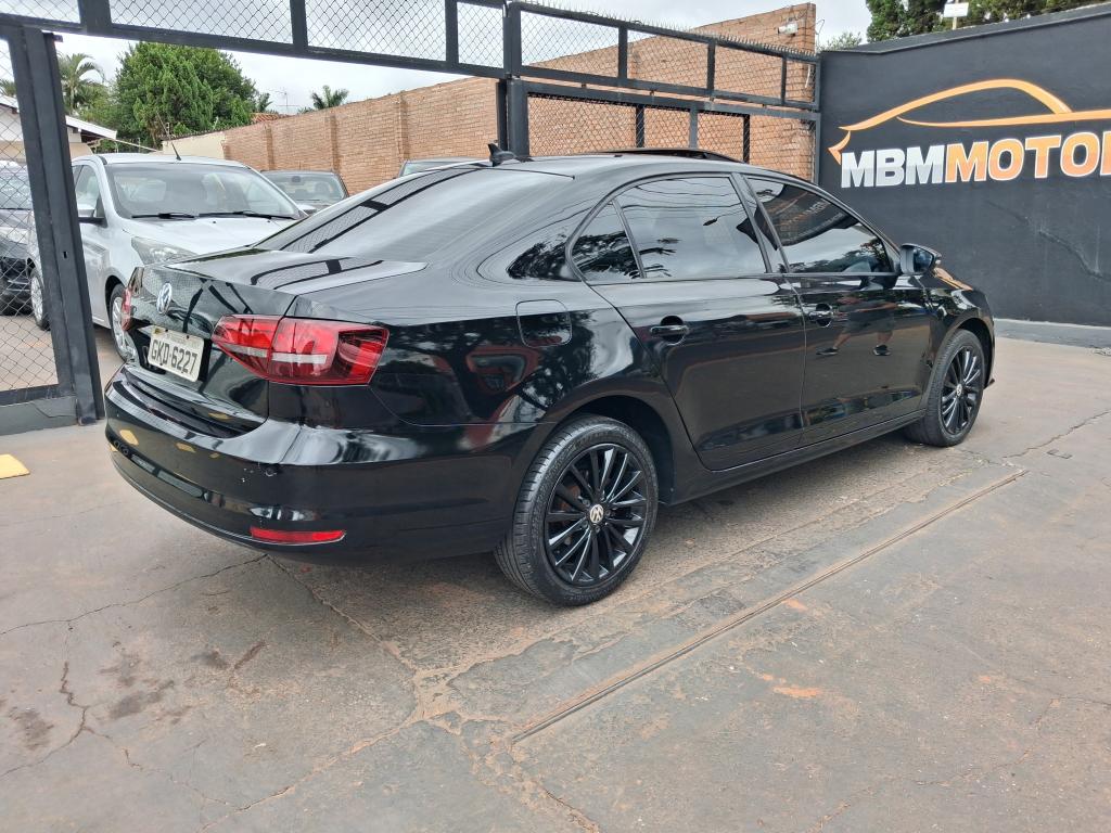 VOLKSWAGEN Jetta - Foto