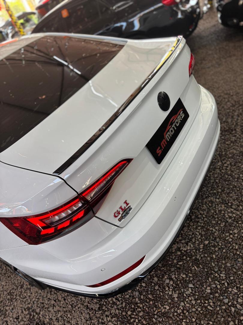 VOLKSWAGEN Jetta - Foto