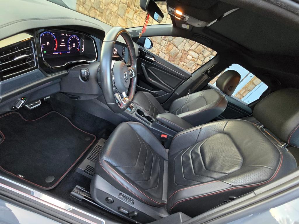 VOLKSWAGEN Jetta - Foto