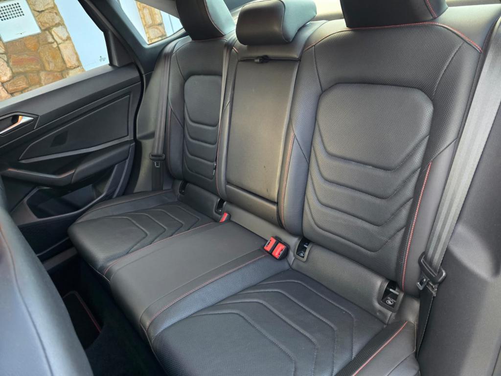 VOLKSWAGEN Jetta - Foto