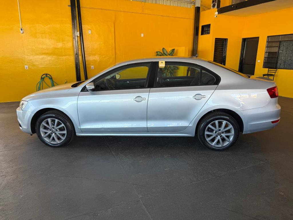 VOLKSWAGEN Jetta - Foto