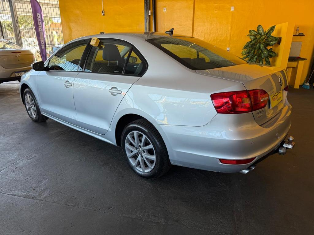 VOLKSWAGEN Jetta - Foto