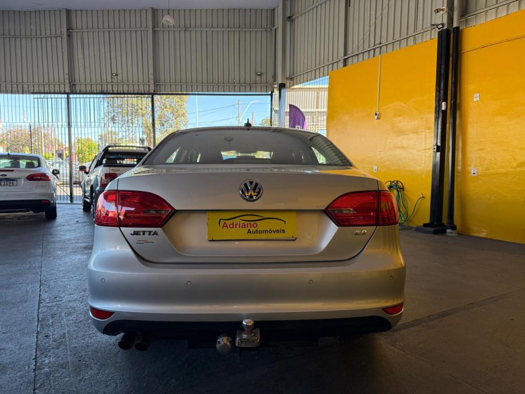 VOLKSWAGEN Jetta - Foto