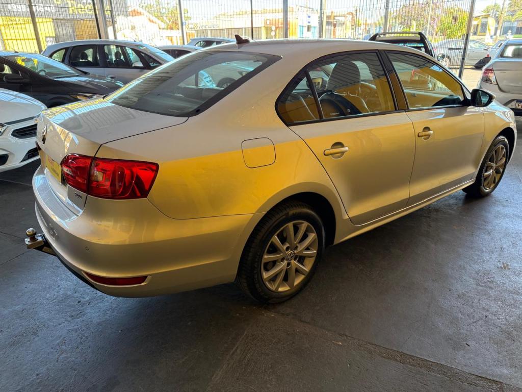 VOLKSWAGEN Jetta - Foto