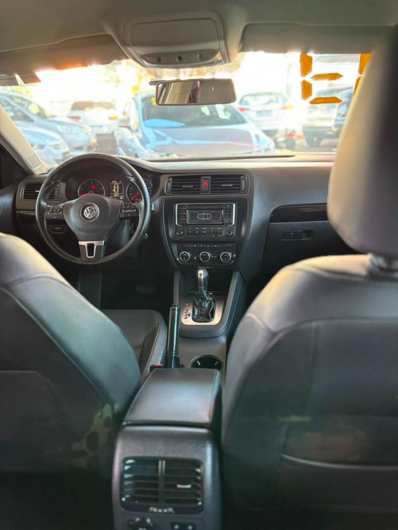 VOLKSWAGEN Jetta - Foto