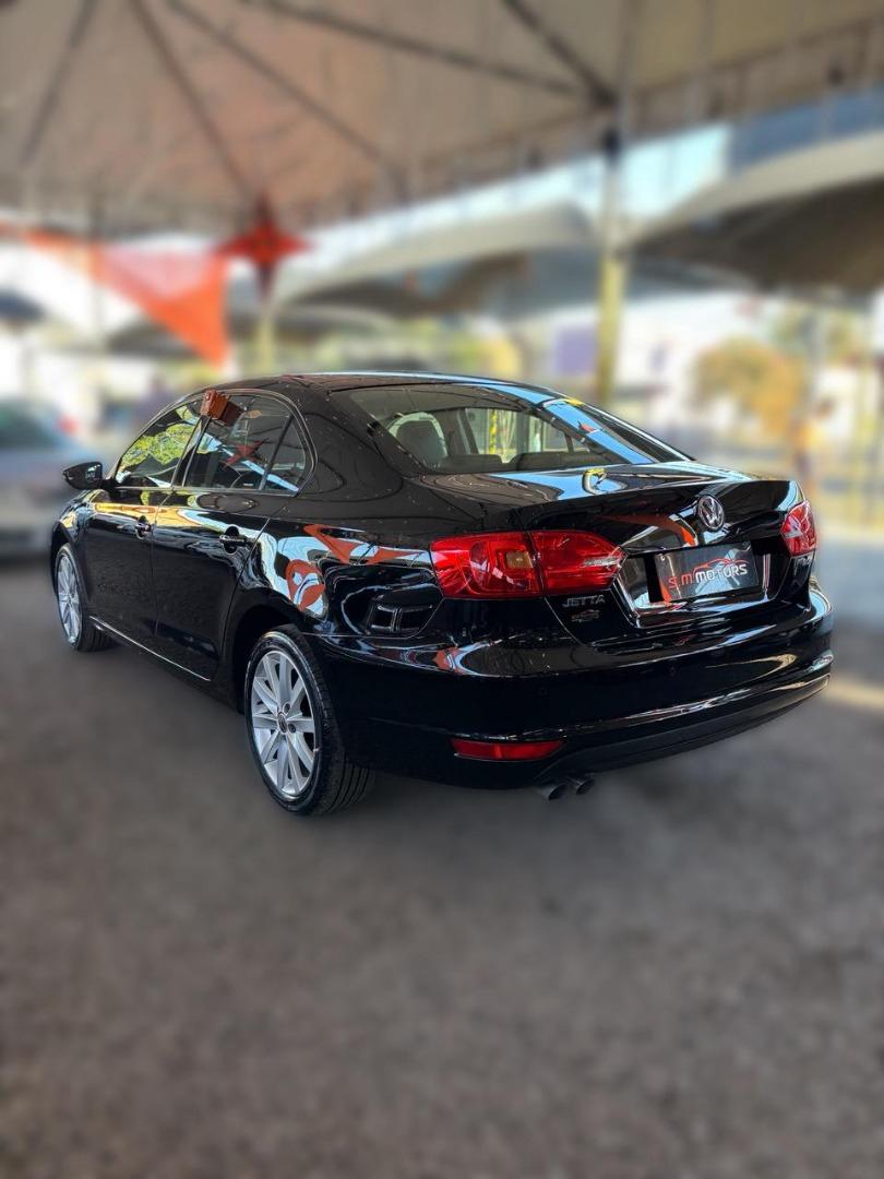 VOLKSWAGEN Jetta - Foto