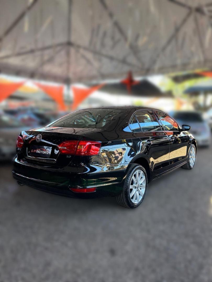 VOLKSWAGEN Jetta - Foto