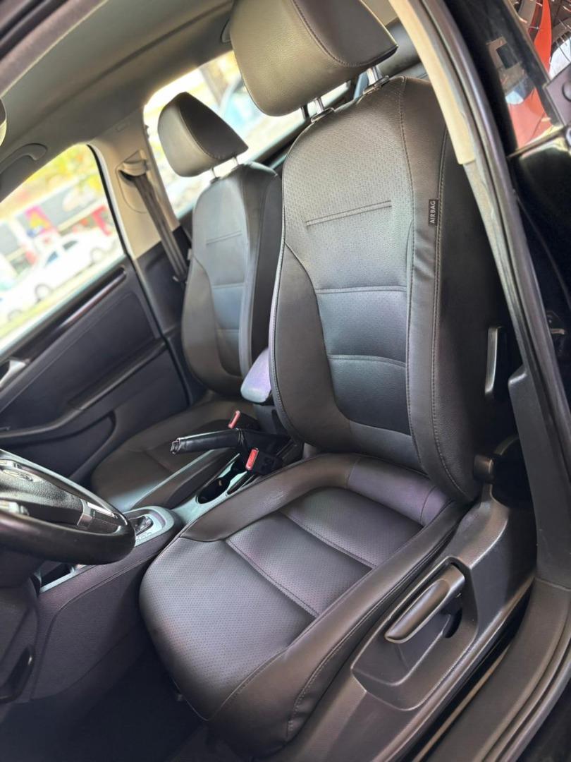 VOLKSWAGEN Jetta - Foto