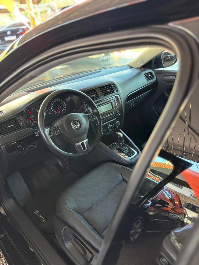 VOLKSWAGEN Jetta - Foto