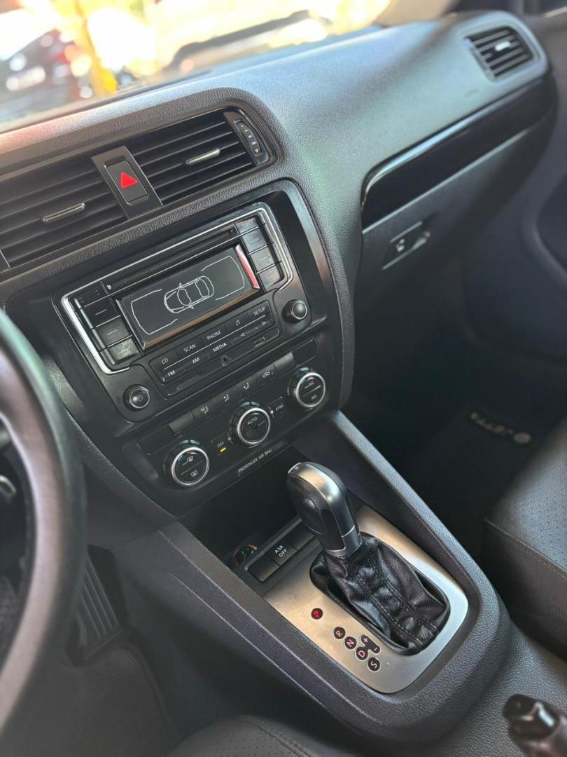 VOLKSWAGEN Jetta - Foto