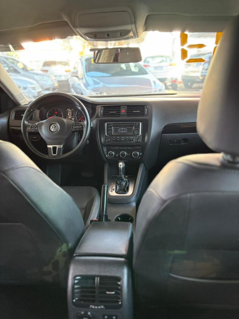 VOLKSWAGEN Jetta - Foto