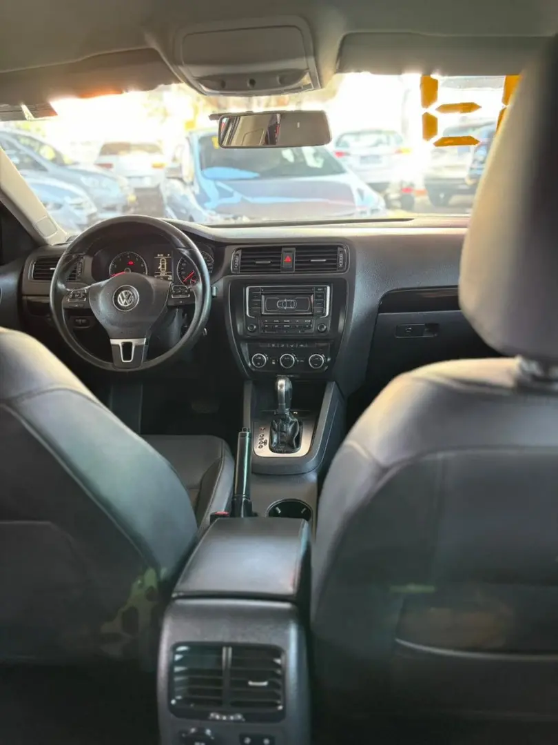 VOLKSWAGEN Jetta - Foto