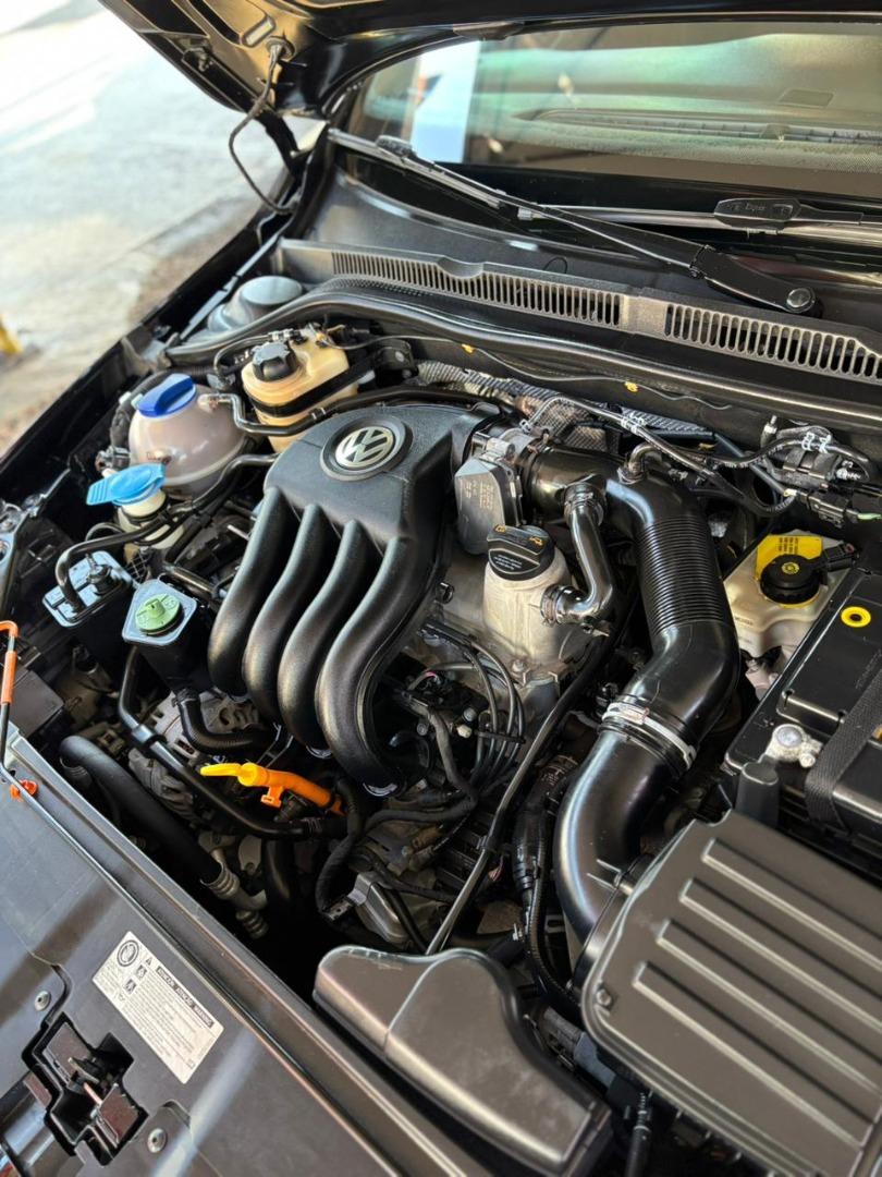 VOLKSWAGEN Jetta - Foto