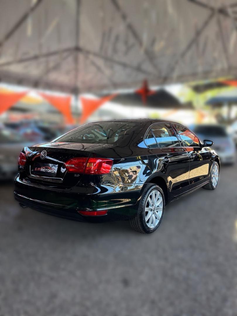 VOLKSWAGEN Jetta - Foto