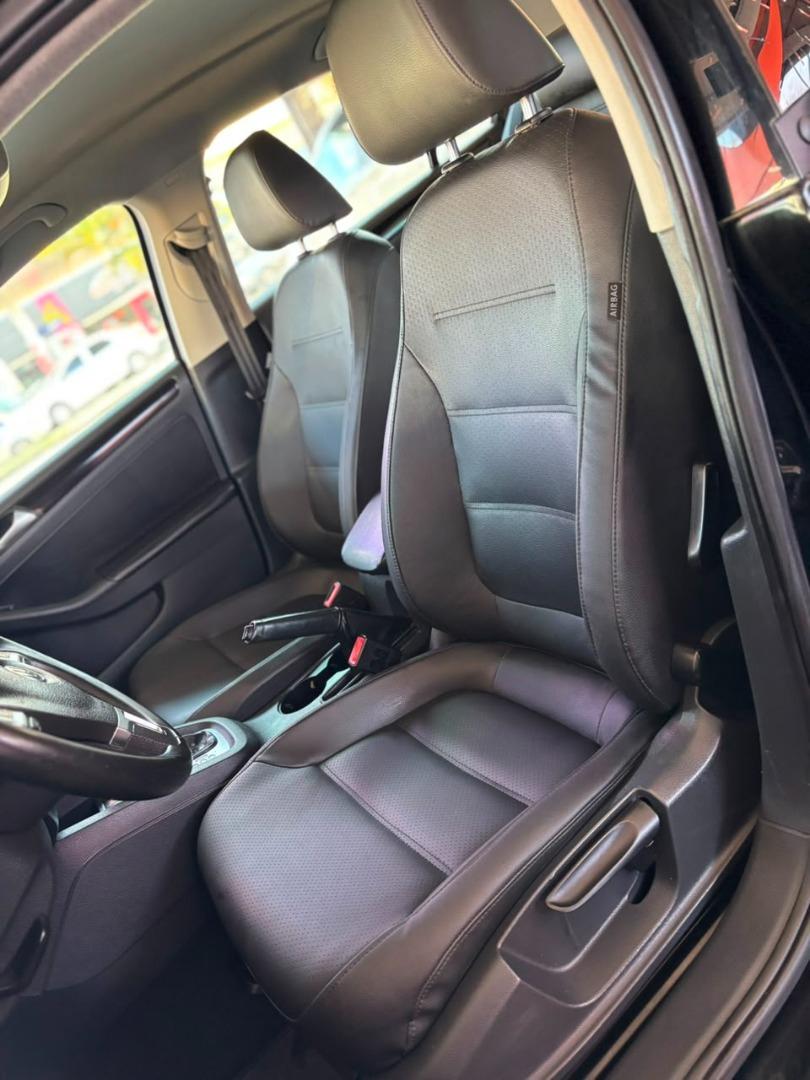 VOLKSWAGEN Jetta - Foto